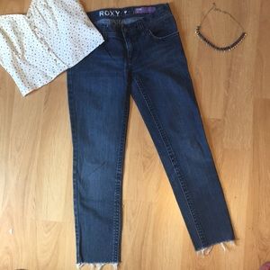 ROXY | Raw Hem Capri Jeans